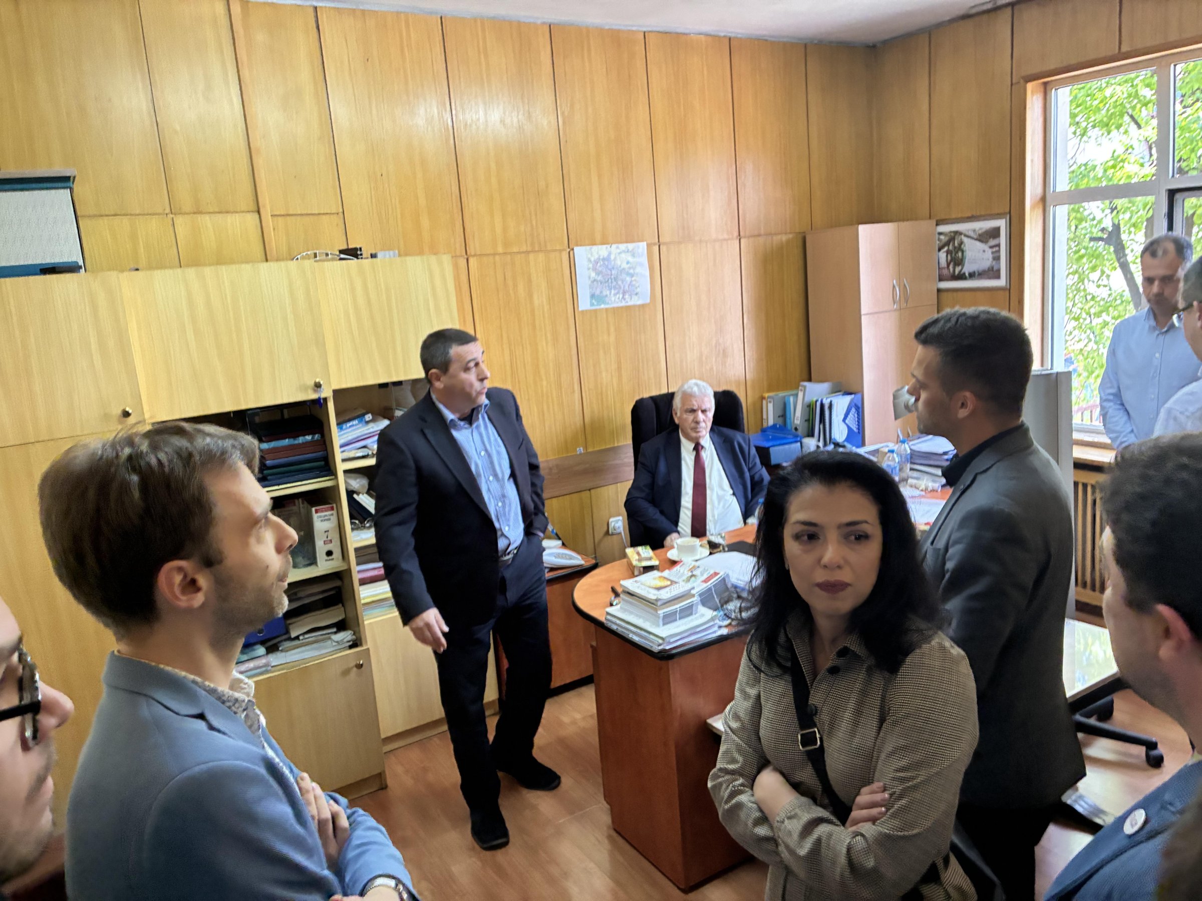 С криене по стаите и полиция махнаха Стоян Братоев като шеф на метрото