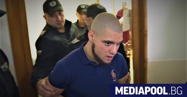 Васил Михайлов син на прокурора Бисер Михайлов от Перник бе