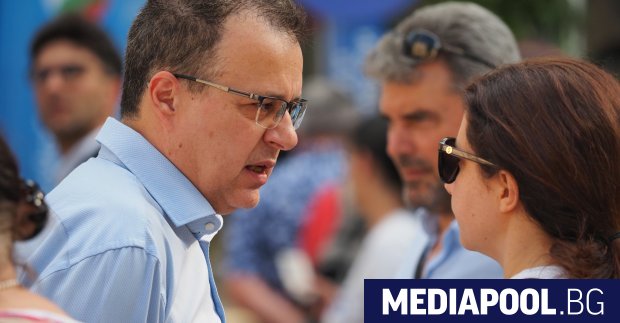 Един от заместник кметовете на софийския район Оборище Божидар Емануилов