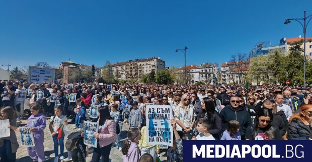 Пореден протест в памет на загиналата при катастрофа 12 годишна Сияна