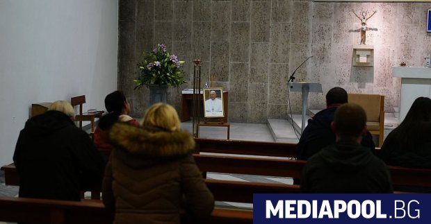 Държавни и духовни лидери по целия свят реагираха на смъртта