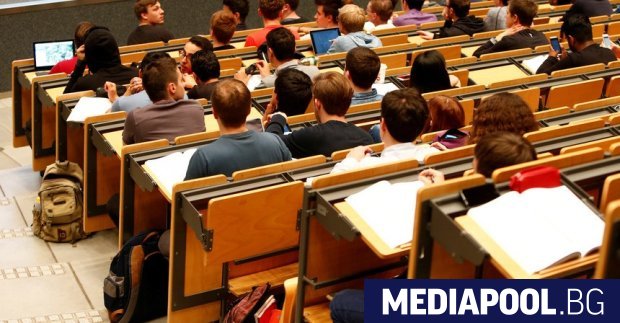 Държавата планира да плаща за второ и следващо висше образование