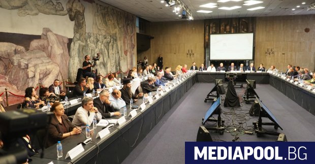 Въпросът за това дали и по какъв начин религията и