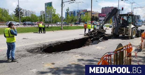 Пътно платно в столичния квартал Младост пропадна и се обрадува