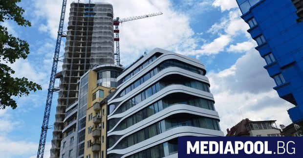 Небостъргачът Златен век на строителната компания Артекс вече има ключово
