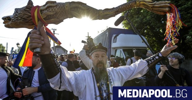 Румънците гласуват за президент на първи тур в неделя 4