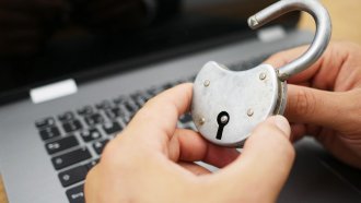 Държавата разпределя на тъмно 468 млн. лв. между трите мобилни оператора