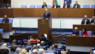 Парламентът ще гласува втория вот срещу правителството в 14:30 часа