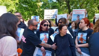 Пловдивската клиника, в която почина дете след упойка, ще съди протестиращи