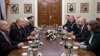 Радев поиска от САЩ пилотите за F-16 да се обучават и в България