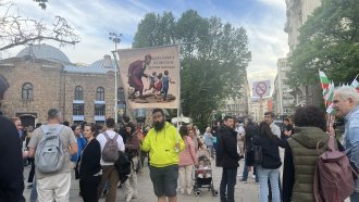 Училището не е църква: Граждани искат реформи, не религия в училище (обновена)