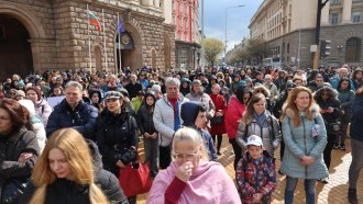 "България няма деца за убиване". Национален протест настоява за край на войната по пътищата
