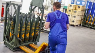 ЕК инвестира 910 млн. евро в европейското отбранително производство