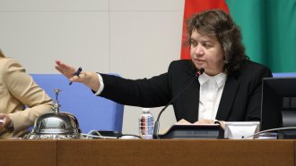 ДБ иска оставката на Киселова заради контрабандната в Пловдив