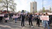 Останалите без къщи хора от "Захарна фабрика" блокираха бул. "Сливница"
