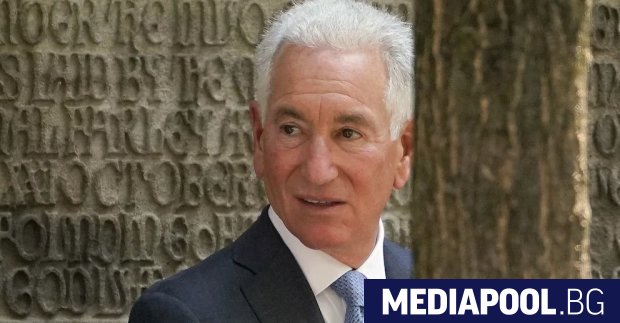 Чарлз Къшнър магнат в сферата на недвижимите имоти и баща