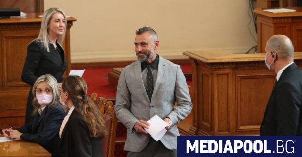 Калин Вельов напуска поста на зам министър на културата  