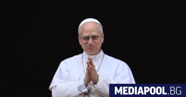 В първото си неделно послание от площада Свети Петър след