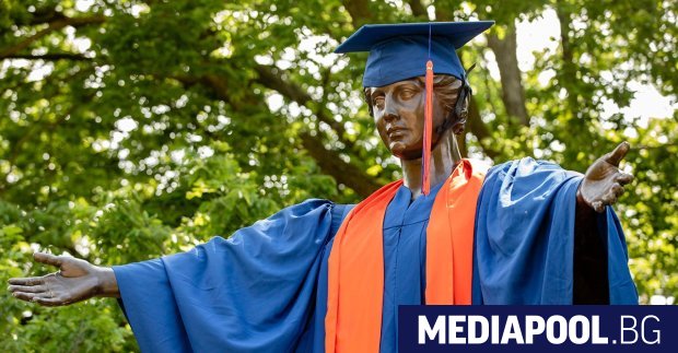 Българският език българската история фолклор и традиции влизат в програмата