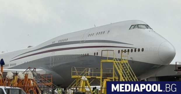 Министърът на отбраната на САЩ Пийт Хегсет прие от Катар