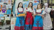 Руски носии, български класни стаи и много въпроси към МОН