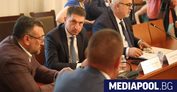 Вътрешната комисия в парламента отхвърли законови промени с които носенето