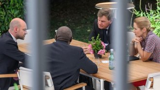 В "двуседмичния прозорец" на Тръмп Европа започна разговори с Иран за спиране конфликта с Израел