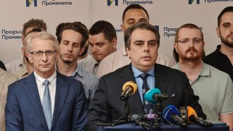 След корупционния скандал: Промени в "Промяната" през септември, дотогава Асен Василев е едноличен лидер