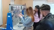 От класната стая до завода: решение на кадровата криза чрез дуално образование