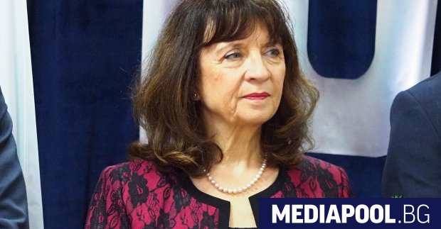 След близо две десетилетия начело на образователната администрация в столицата