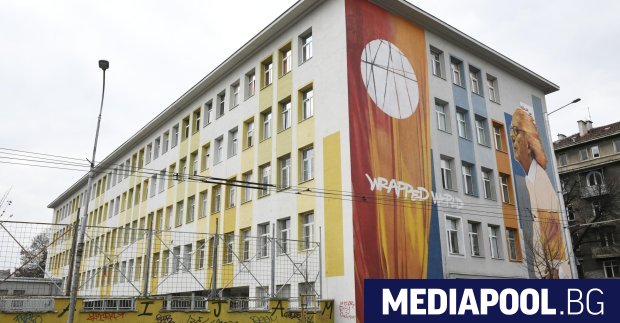 Софийската математическа гимназия СМГ Паисий Хилендарски е на първо място