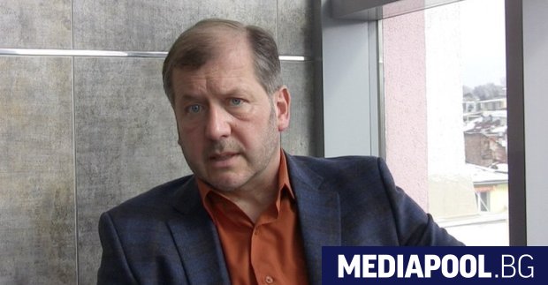 Това което наблюдаваме не е просто пълзяща реставрация като по