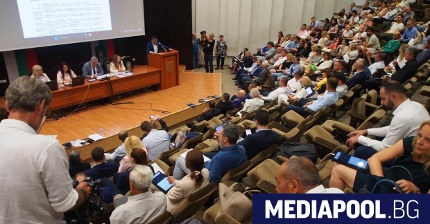 Икономическото мнозинство във Варненския общински съвет се опитва да избере