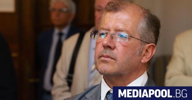 Блъф подаване на топката театър за навиници Така известният адвокат