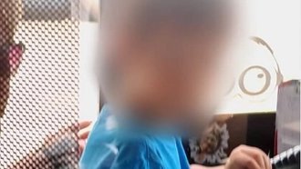 "Кой си ти да ми правиш забележка": Жена кара тролей в София с дете в скута