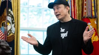 Акциите на Tesla с рязък спад, докато Тръмп твърди, че иска Мъск да "процъфтява"