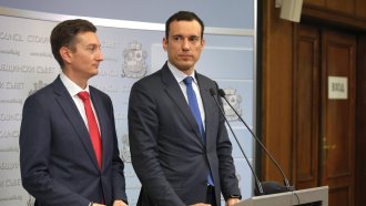 Екипът на Терзиев към ПП: Отложената смяна на Общинска банка обслужва онзи, срещу когото уж се борите