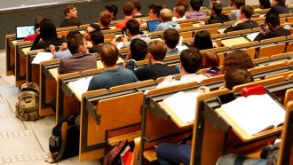 ВАС постанови, че и студентите платена форма имат право на стипендия