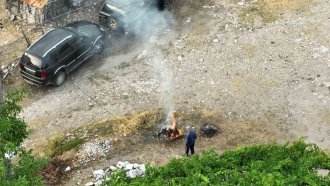Мъж запали огън в двора си в с. Плоски дни след големия пожар в Пирин