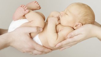 Великобритания: Бебета с ДНК от трима родители – шанс за живот без митохондриална болест