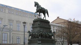 Националната галерия представя изложба с „контрапаметници“ на Лъчезар Бояджиев