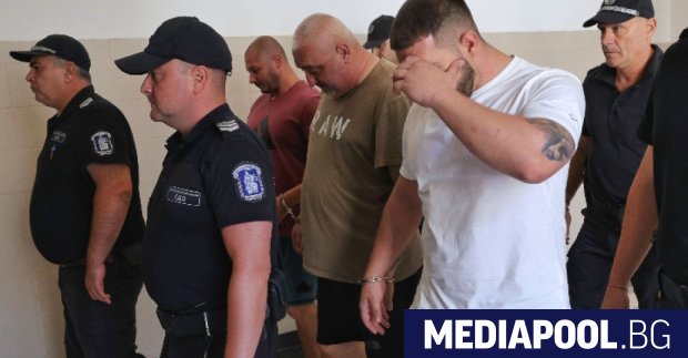 Тримата мъже задържани с фалшиви евробанкноти остават в ареста Това