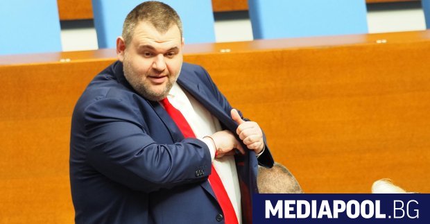 Делян Пеевски изненадващо се обяви в сряда против разпродажбата на