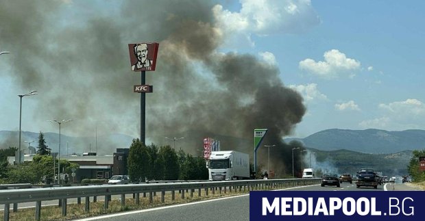 Пожар е възникнал край автомагистрала Тракия в района на 82