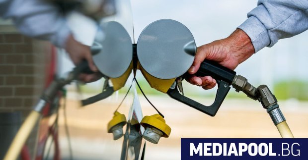 Липсата на бензин по някои бензиностанции се дължи на недостиг