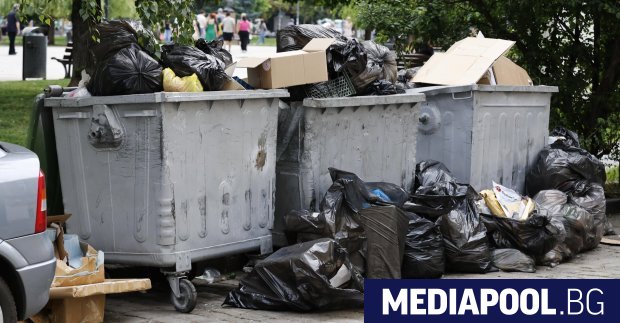 Боклукът в части от София вероятно ще се събира от