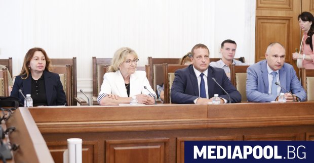 Тримата подкрепяни от управляващата коалиция кандидати за членове на Антикорупционната