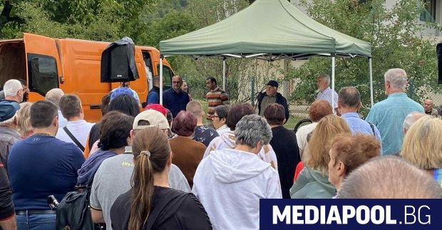 Стотици хора от селата Черни Осъм и Орешак се събраха