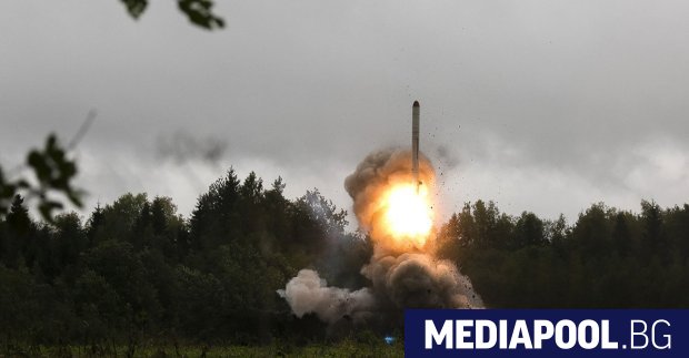 Украинска семейна двойка загина при руски удар по дома ѝ