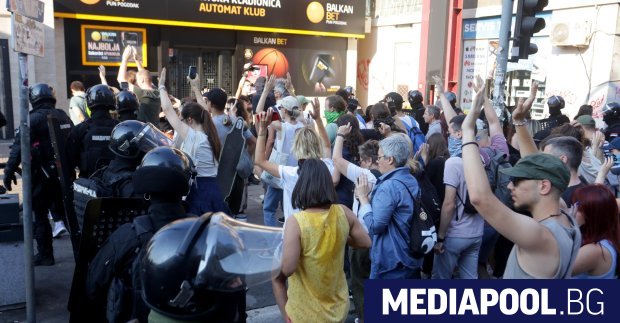 През лятото когато европейските лидери се фокусираха върху дипломатичната совалка